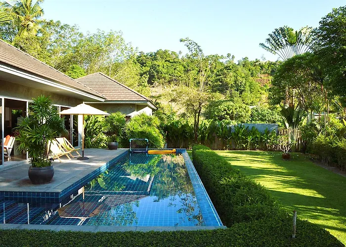 11 - Peaceful Escape On Naithon Beach